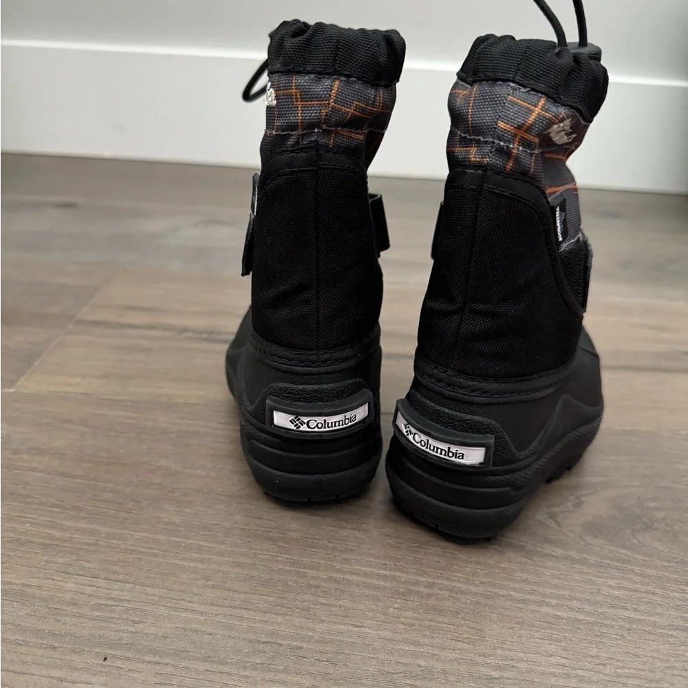 Boys 5T Columbia snow boots